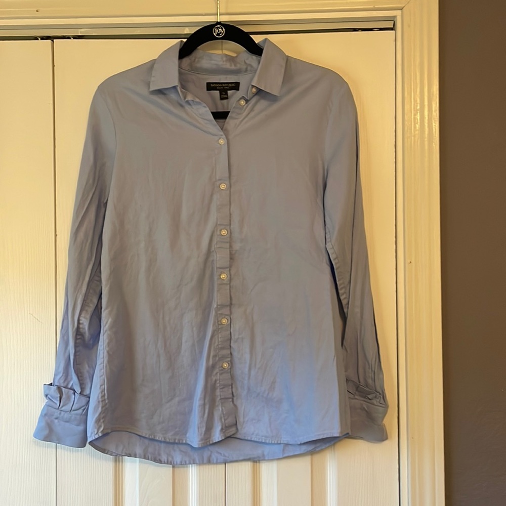 Banana republic blue Dillon button down with ruffle detail above cuff